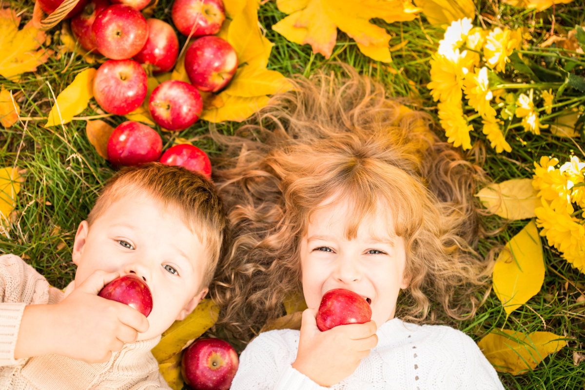 Children eating apple